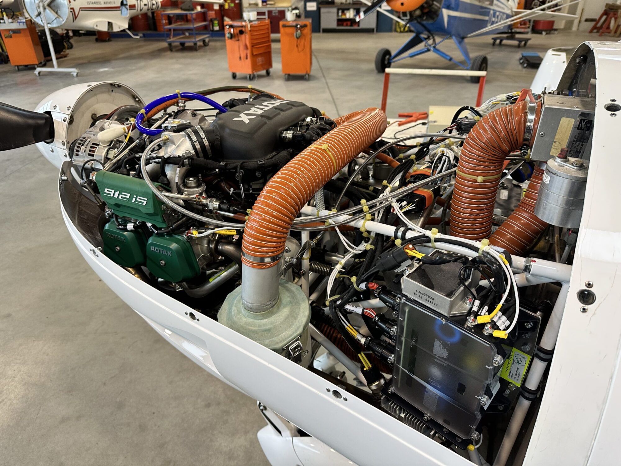Aquila Umbau Einspritzer Rotax 912 iS